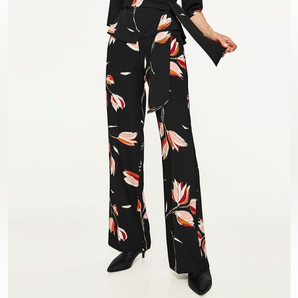 Sold ZARA Tulip Pants Size XS Small - Picture 2 of 9